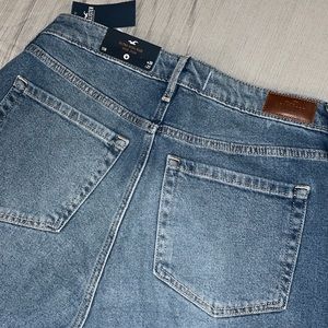 Hollister Ultra High Rise Mom Jean
